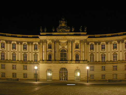 Alte Bibliothek am Bebelplatz bei Nacht Fotos