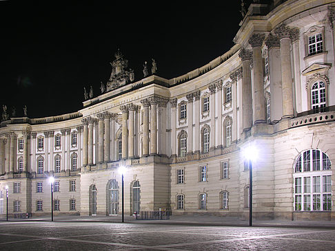 Alte Bibliothek am Bebelplatz bei Nacht Foto 