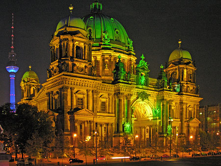 Berliner Dom bei Nacht