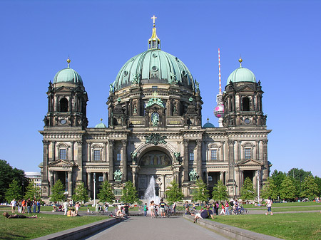 Berliner Dom mit Fernsehturm