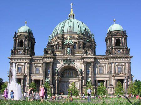 Berliner Dom mit Lustgarten Foto 