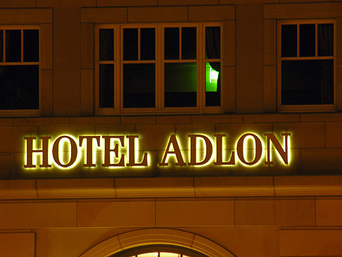 Hotel Adlon bei Nacht Fotos