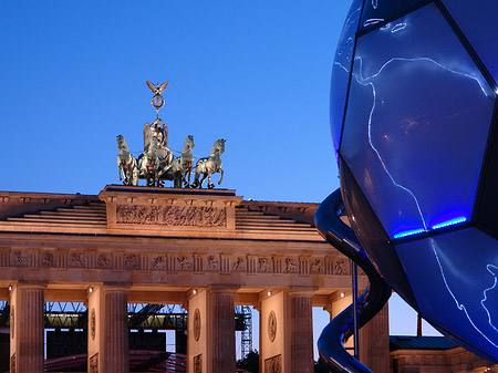 Brandenburger Tor bei Nacht Fotos