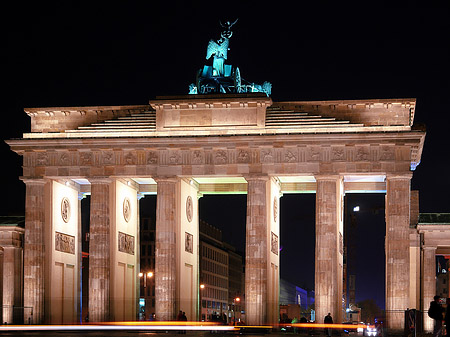 Fotos Brandenburger Tor mit Straßenverkehr