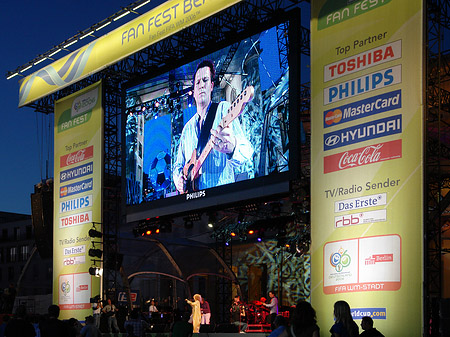 Foto Fanfest bei Nacht