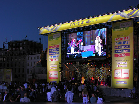 Foto Fanfest bei Nacht