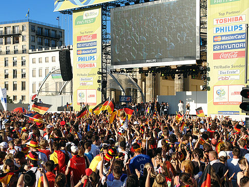 Bühne auf dem Fanfest Fotos