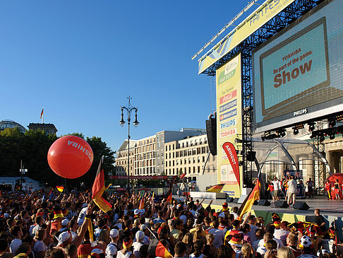 Bühne auf dem Fanfest Fotos