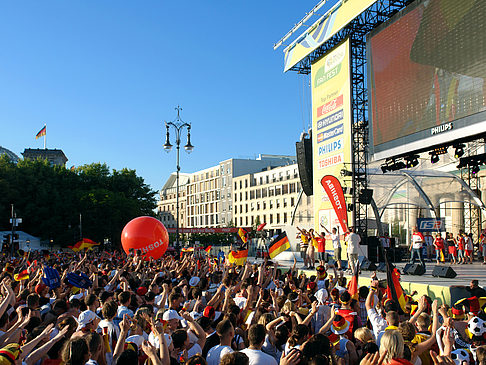 Foto Bühne auf dem Fanfest