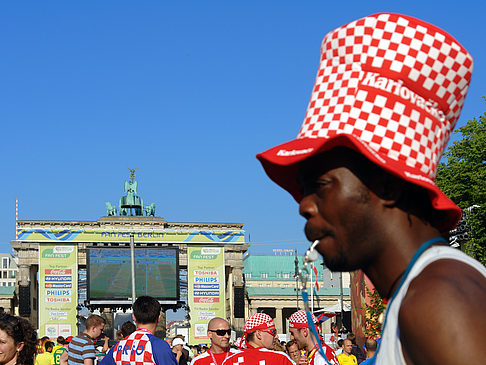 Foto Fans am Brandenburger Tor