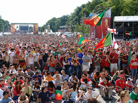 Fotos Fans am Brandenburger Tor