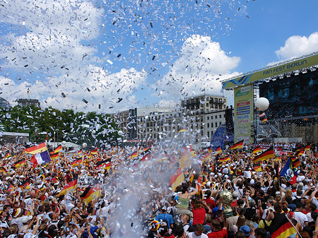 Fotos Konfetti Parade - Nationalmannschaft