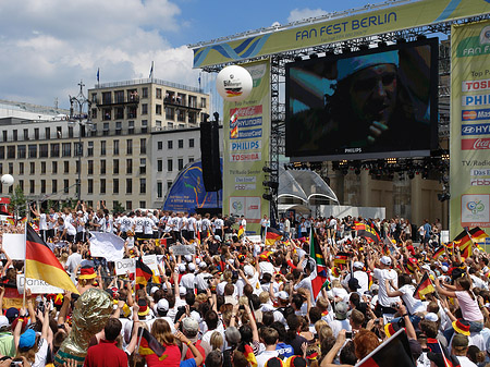 Leinwand und Fans Fotos