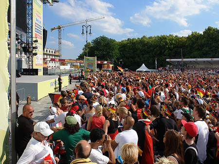 Foto Fanfest - Menchenmasse - Berlin