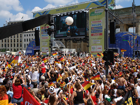 Foto Fanfest - Menchenmasse - Berlin