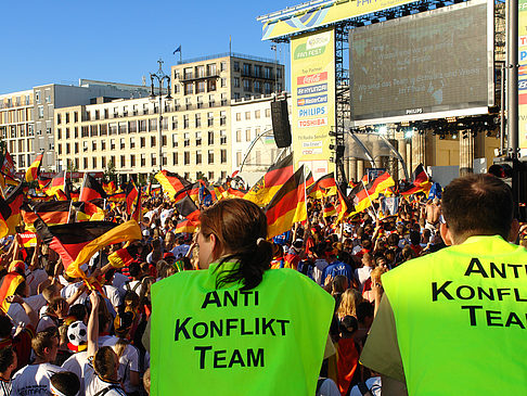 Foto Anti Konflikt Team - Fanfest - Berlin