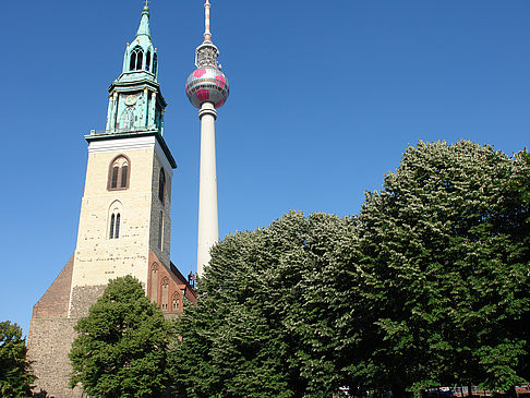 Fernsehturm und Marienkirche Fotos