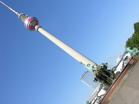 Fotos Fernsehturm mit Neptunbrunnen | Berlin