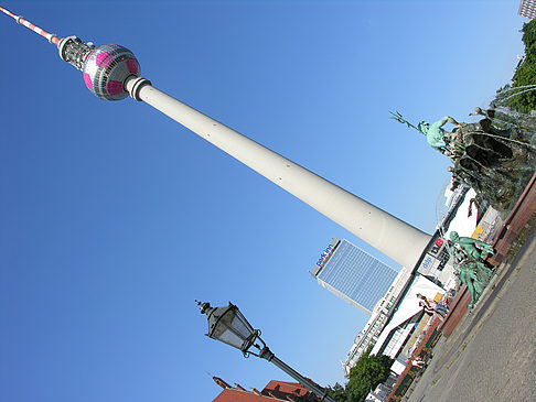 Fotos Fernsehturm mit Neptunbrunnen