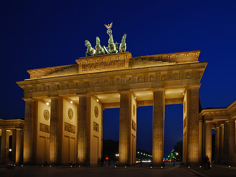 Brandenburger Tor bei Nacht Foto 