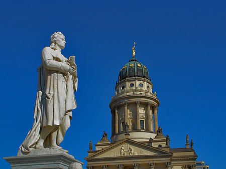 Foto Schillerdenkmal mit dem Französischen Dom