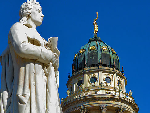 Foto Schillerdenkmal mit dem Französischen Dom - Berlin