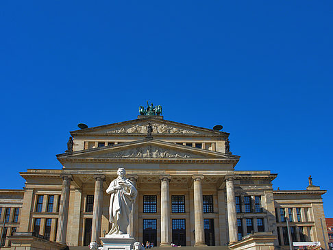 Schillerdenkmal mit Konzerthaus Fotos