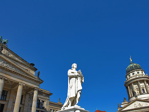 Schillerdenkmal mit Konzerthaus Fotos