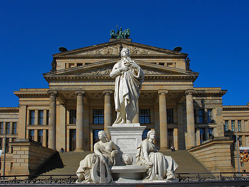 Schillerdenkmal mit Konzerthaus Fotos