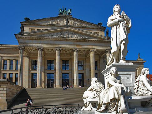 Foto Schillerdenkmal mit Konzerthaus