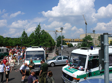 Foto Holocaust Mahnmal mit Polizeiabsperrung