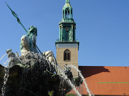 Fotos Neptunbrunnen mit Marienkirche | Berlin