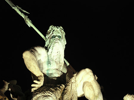 Fotos Neptunbrunnen bei Nacht | Berlin