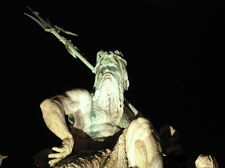 Neptunbrunnen bei Nacht