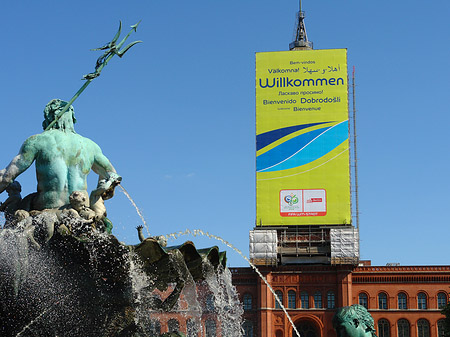 Neptunbrunnen und Rotes Rathaus Foto 