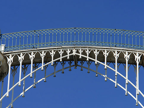 Foto Brücke zwischen den Schlosstürmen