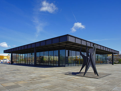 Terrasse an der Neuen Nationalgalerie Foto 