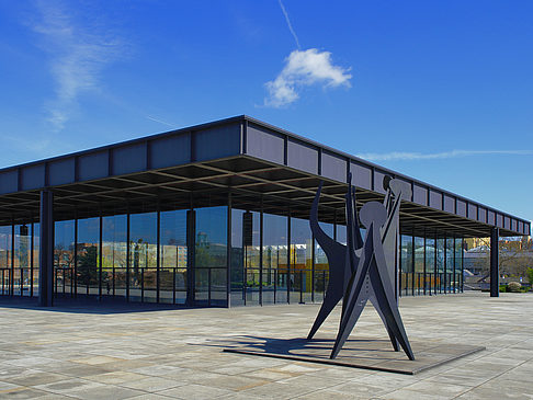 Terrasse an der Neuen Nationalgalerie Fotos