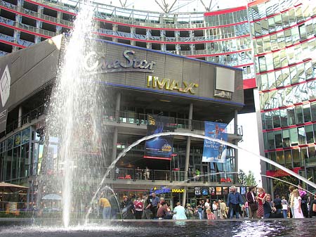 Sony Center - Brunnen Foto 