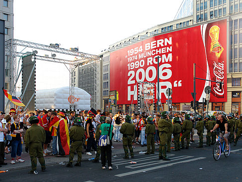 Straßenjubel am Potsdamer Platz