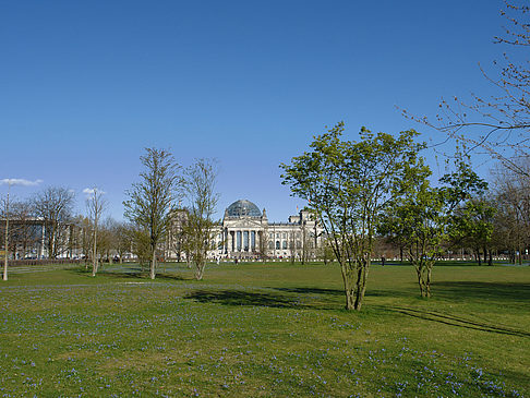 Foto Parkanlage am Reichstag - Berlin