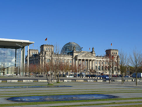 Paul-Löbe-Bau und Reichstag Foto 