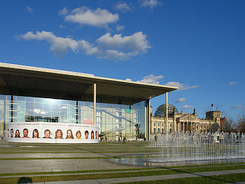 Paul-Löbe-Bau und Reichstag Fotos