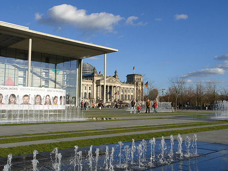 Foto Paul-Löbe-Bau und Reichstag