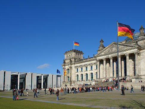 Touristen am Reichstag Foto 