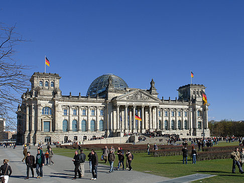 Foto Touristen am Reichstag - Berlin