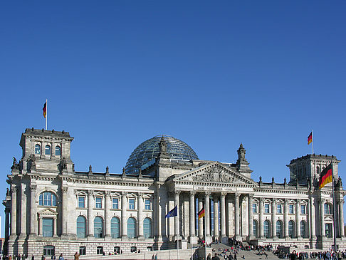 Foto Touristen am Reichstag - Berlin