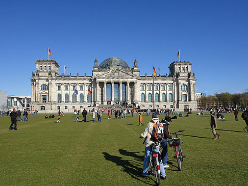 Touristen am Reichstag Foto 