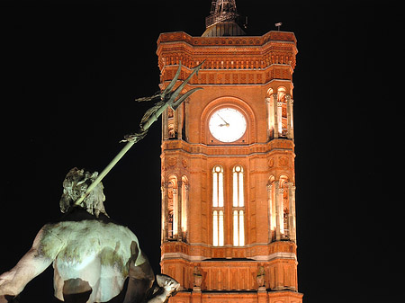 Foto Rotes Rathaus bei Nacht - Berlin