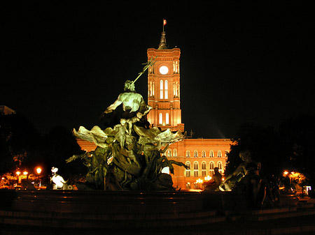 Fotos Rotes Rathaus bei Nacht